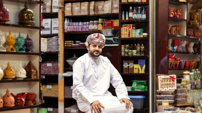 لماذا يُفضِّل شباب نزوى الأعمال الحرة؟