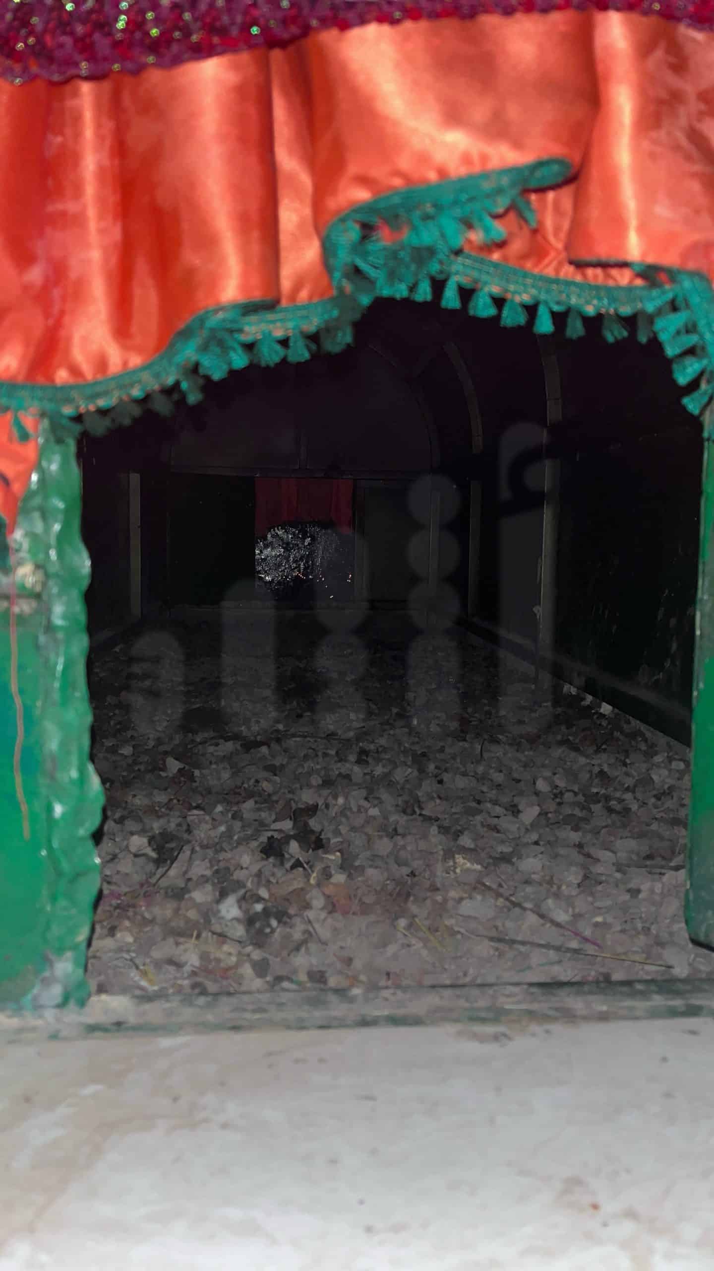 قبر في صور يُتردَّد عليه كثيرًا؛ فما قصته؟