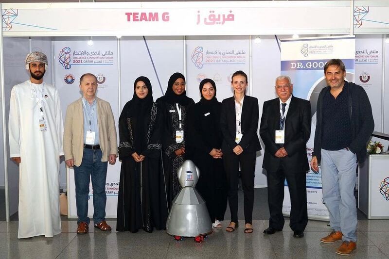 مشروع لمبتكرة عُمانية: إنسان آلي يُعاون الأطباء