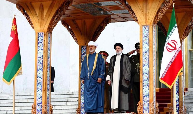 جلالة السلطان والرئيس الإيراني يعقدان جلسة مباحثات رسمية