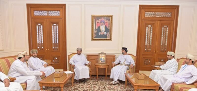 شباب عُمانيون يواجهون “التسريح” من قطاع الاتصالات