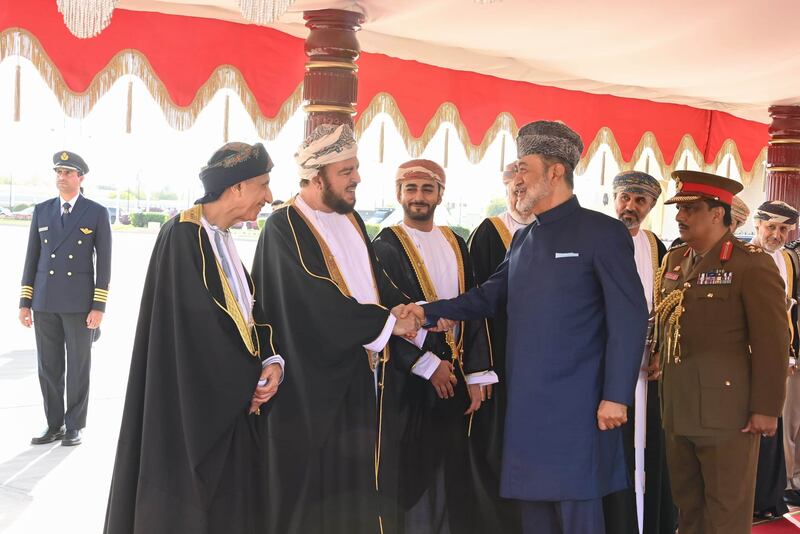 بدعاء أبناء شعبِه الوفي: جلالة السُلطان يُغادر إلى سنغافورة