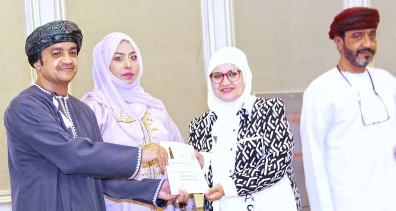 7 أسئلة تقربنا من الأستاذة هناء حُسين السكاكري و15 عامًا في عُمان