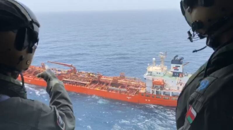 إنقاذ بحار هندي تعرض لكسر في قدمه