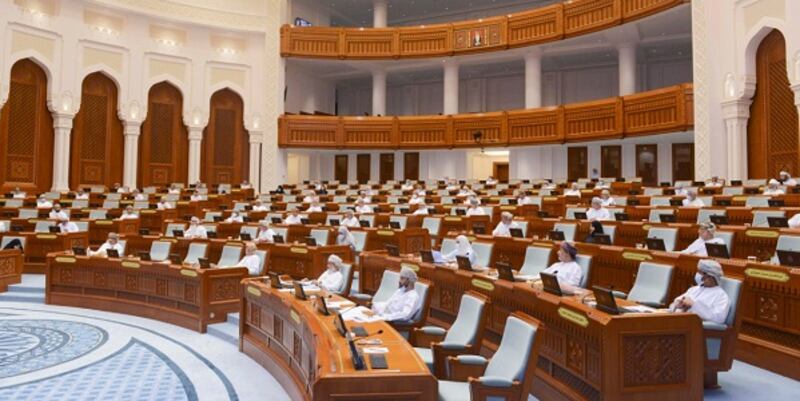 إقرار مقترح لدراسة تأثير “كورونا “على الاقتصاد العماني