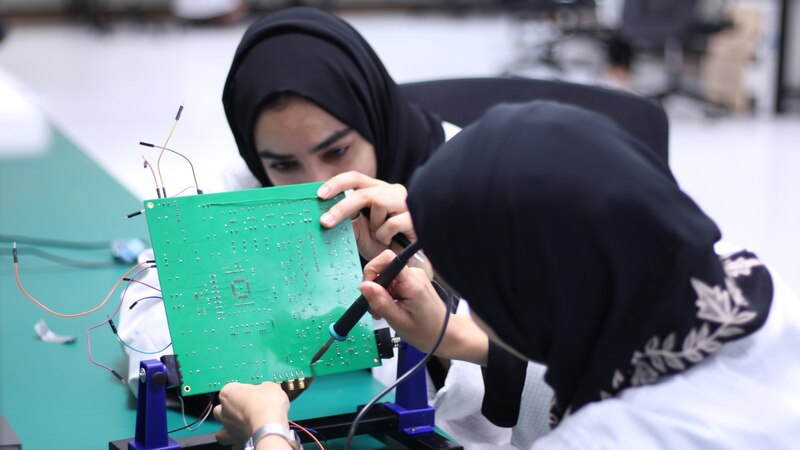 أكثر من 14 مليون ريال استثمارات عمانية في أشباه الموصلات