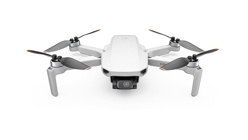 الإعلان عن تدشين خدمة توصيل الطرود باستخدام طائرات الدرون في مسقط