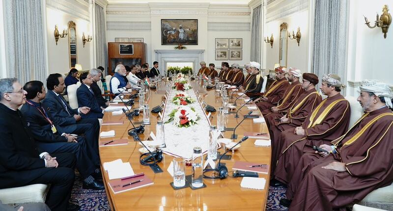 جلالة السلطان يعقد جلسة مباحثات رسمية مع رئيس وزراء الهند