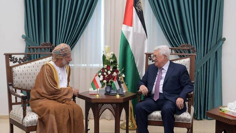 محمود عباس يستقبل يوسف بن علوي