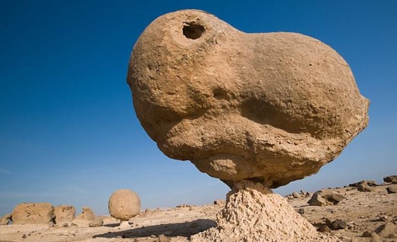 صخور عُمان قد تُنقِذ العالم.. وبروفيسور يجيب