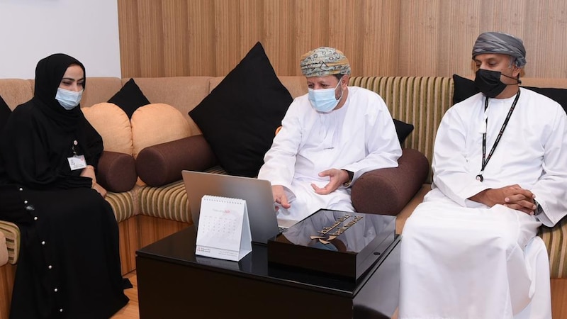 بنك مسقط يحتفل بإجراء أول السحوبات الشهرية لـ “المزيونة”