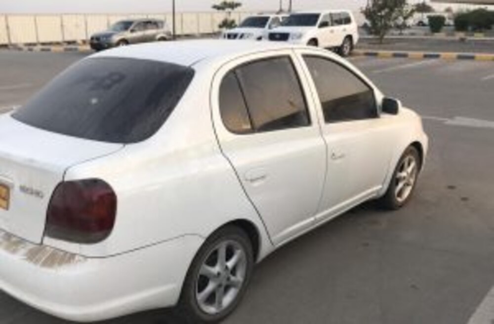 ضبط سائقي مركبات يفحطون ليلًا في صحار