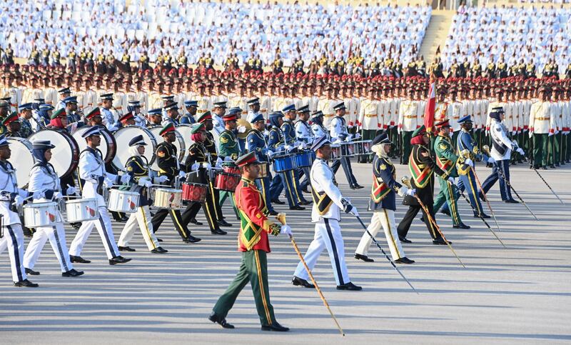 بالصور: جلالة السلطان المعظم يشمل برعايته العرض العسكري