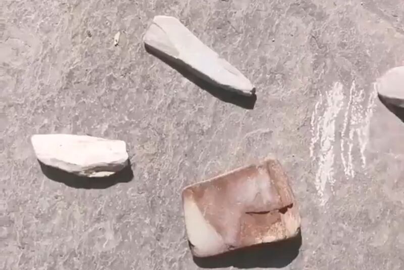 شواهد على اللوح الحجري والطبشور وعلاقتهما بالكتابة والتعليم قديمًا في السلطنة