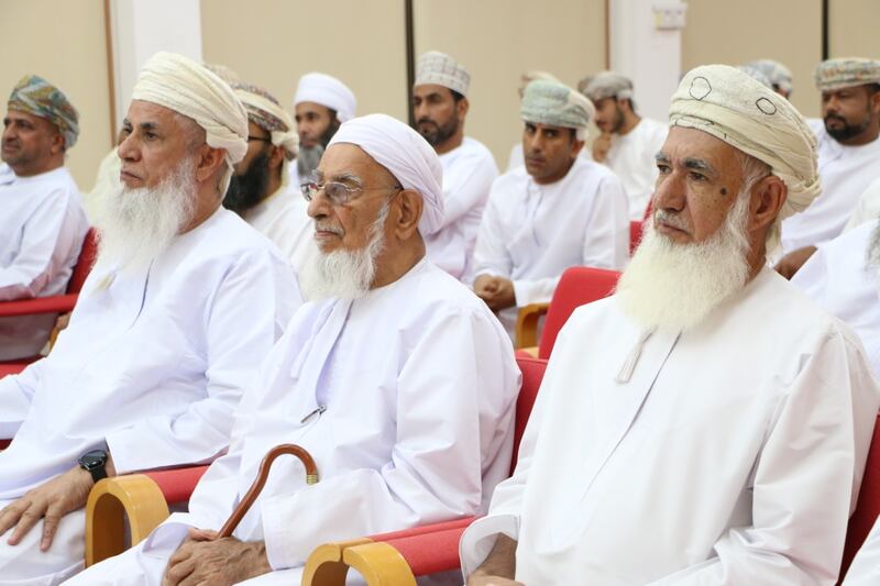 6 أوراق عمل في ندوة “آل حسين بن شوال ” بالنادي الثقافي