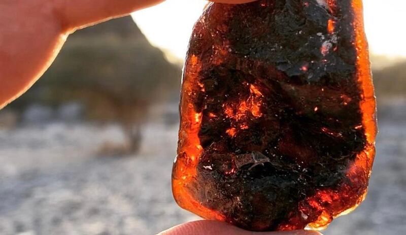 باحث عماني يتحدث عن رحلته في العثور على أحجار كريمة نادرة