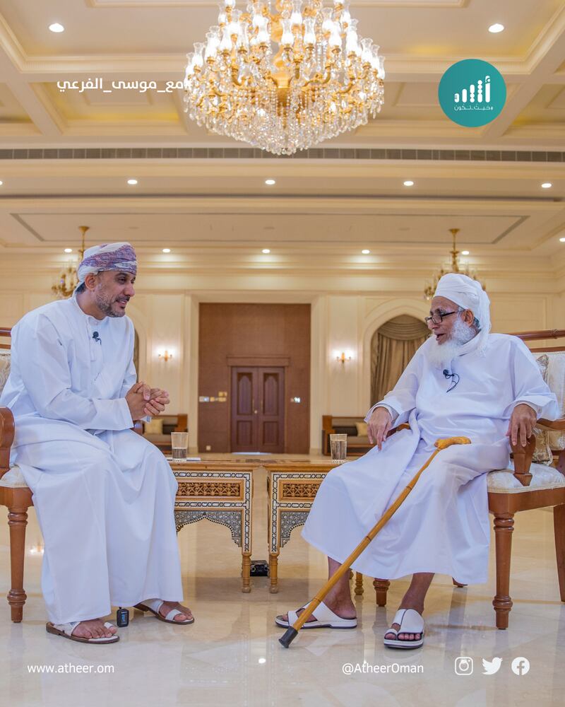 وجّه بالنظر إلى أحوال الناس والإصغاء إليهم: أبرز ما جاء في حوار سماحة الشيخ أحمد الخليلي