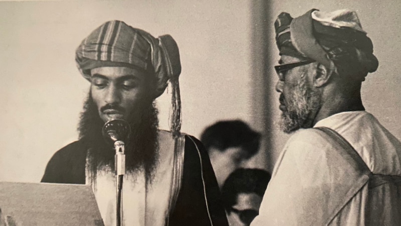 شخصية عُمانية بارزة: ابن لسلطان، وأخ لسلطان، وعم لسلطان، وعم لوالد سلطان