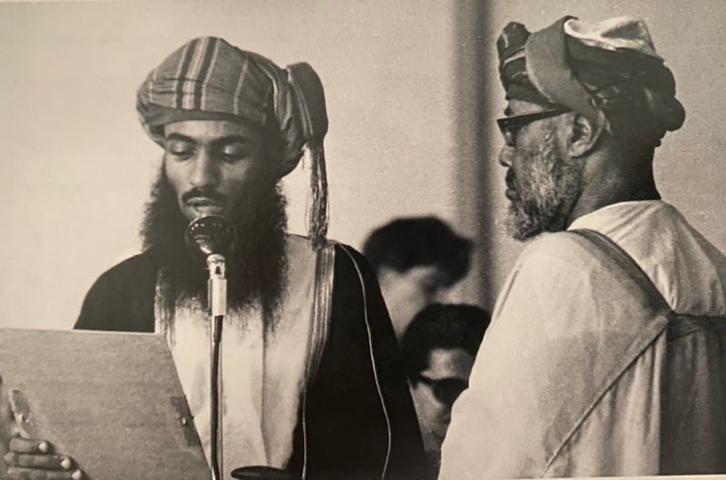 شخصية عُمانية بارزة: ابن لسلطان، وأخ لسلطان، وعم لسلطان، وعم لوالد سلطان