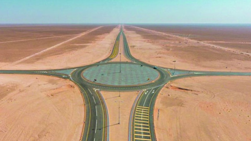 دراسة لتنفيذ طريق مزودج يربط منفذ الربع الخالي بعبري