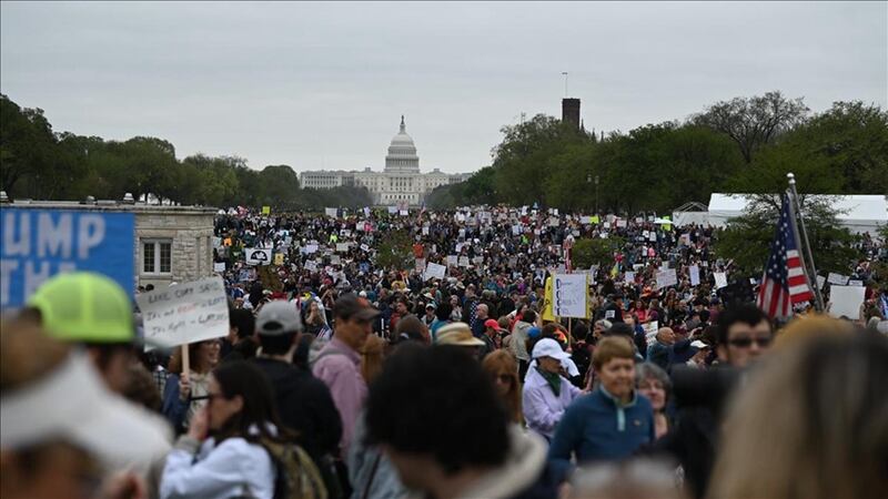 بعد 75 يومًا من توليه الرئاسة: 1200 مظاهرة ضد سياسات ترامب