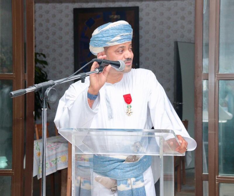 الرئيس الفرنسي يمنح بدر بن حمد وسام جوقة الشرف الوطني