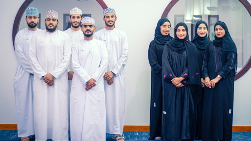 طلبة عمانيين يحصدون المركز الثالث في مسابقة عالمية