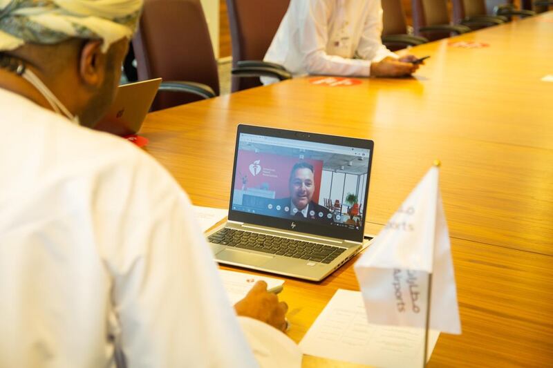 اعتماد مطار مسقط الدولي مركزا دوليا لدورات الإسعافات والإنعاش القلبي الرئوي