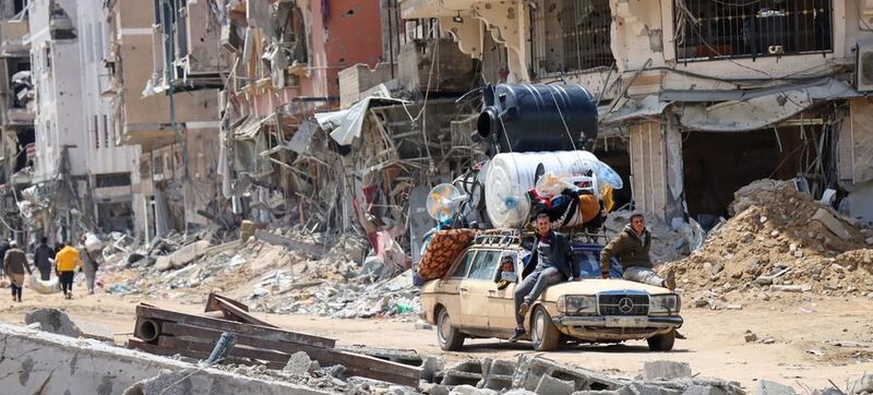 فقط في غزة: أكثر من 10 آلاف فلسطيني تحت الأنقاض