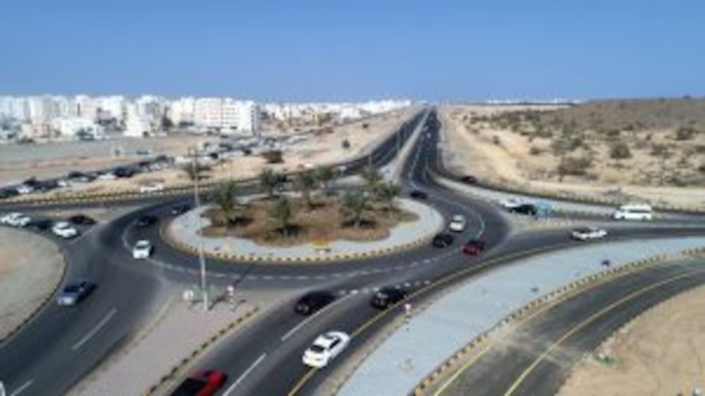 تزامنًا مع العيد الوطني: مشروع ازدواجية شارع الخوض – مسقط السريع جاهز