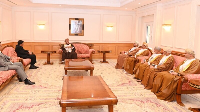 سمو السيد أسعد يبحث مع وزير التجارة الهندي مجالات التعاون