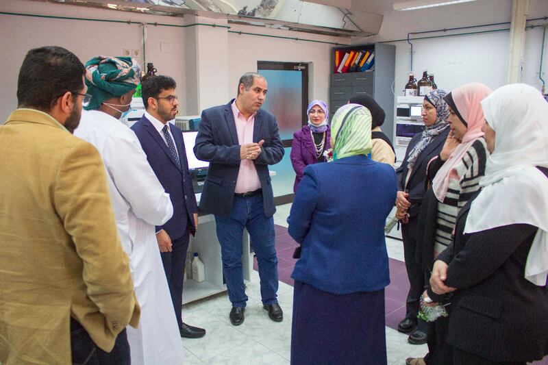 وفد عماني يزور المعمل المركزي لتحليل متبقيات المبيدات بالقاهرة