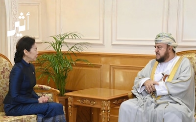 نيابة عن جلالته: سمو السيد أسعد بن طارق يودع السفيرة التايلندية
