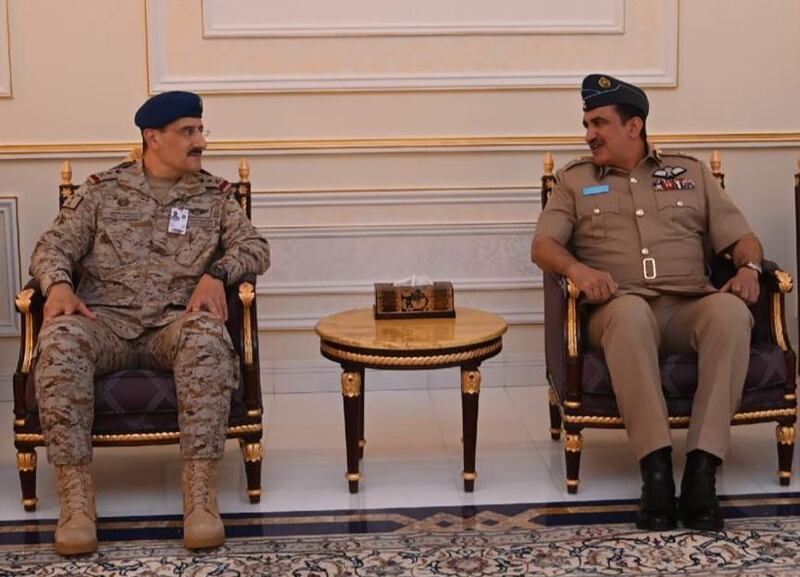 مسؤول عسكري سعودي يصل سلطنة عُمان