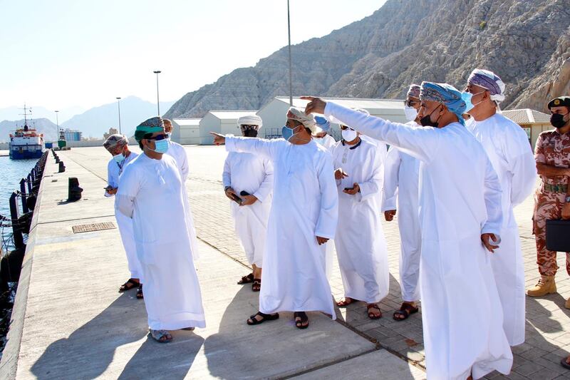 بالصور: وزراء في جولات ميدانية بمسندم