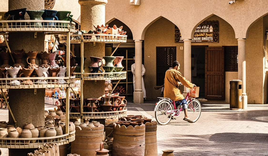 ناشيونال جيوغرافيك الأمريكية تنشر تقريرًا مصورًا عن المعالم السياحية بالداخلية