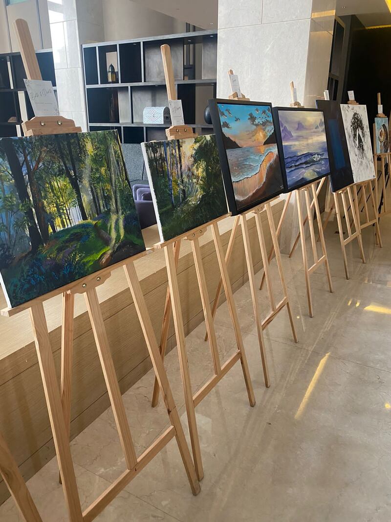 لحظات غضب وحزن ألهمتها الاتجاه نحو الرسم؛ فما قصة الفنانة بشرى البوسعيدية؟