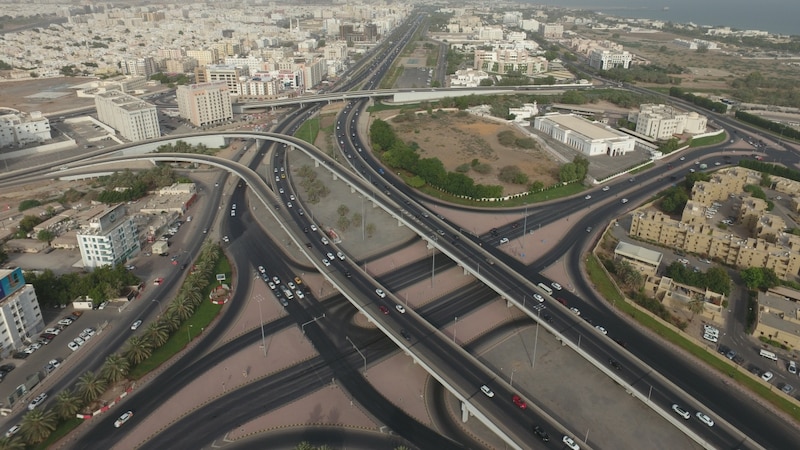 إغلاق جزء من شارع السلطان قابوس حتى فجر الغد