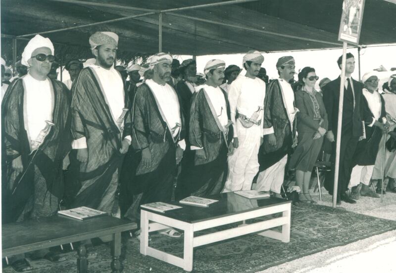 “من رموزنا”: الأستاذ العُماني الذي أسهم في مسيرة التعليم بالسلطنة وتلقّى تكريمًا من جلالة السلطان