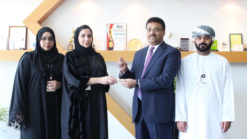بنك مسقط يفوز بجائزة أفضل مؤسسة في مجال علاقات المستثمرين