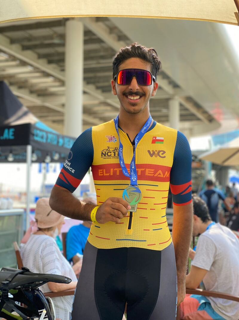 عماني ثانيًا في تحدٍ للدراجات بأبوظبي