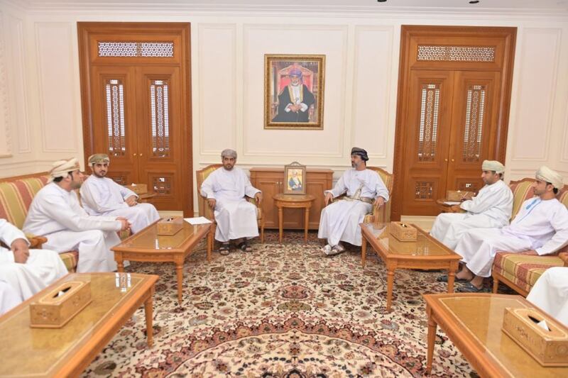 شباب عُمانيون يواجهون “التسريح” من قطاع الاتصالات