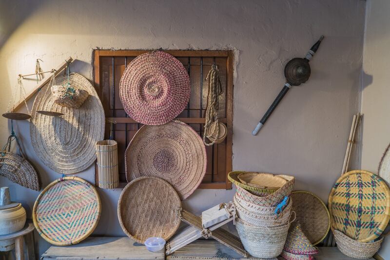 جونو حطّم مقتنياتها وعادت لهوايتها: مواطنة تقتني آثارًا تاريخية منها “بيسة سوداء”