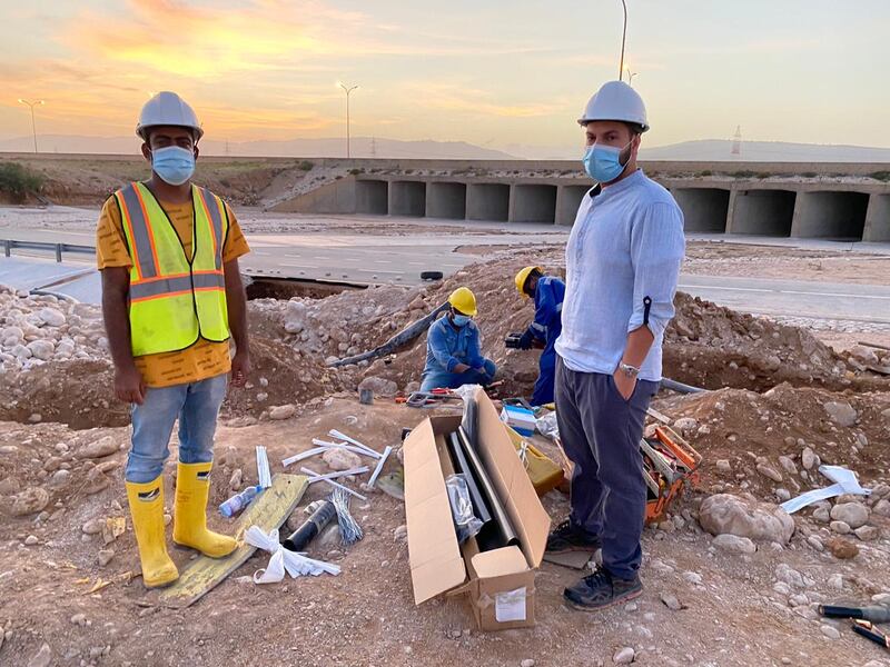 إعادة التيار الكهربائي للمناطق التي تأثرت بمنخفض محافظة ظفار