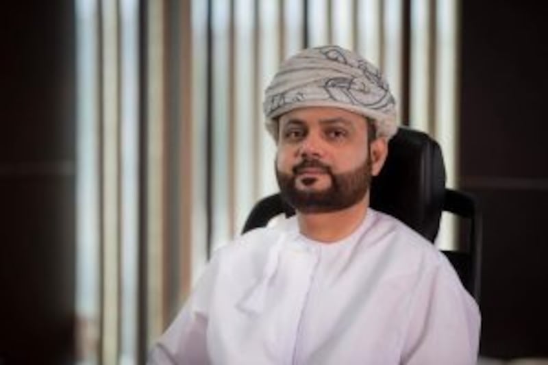 عمانتل ترسي أحد أطول الكابلات البحرية بالعالم في السلطنة