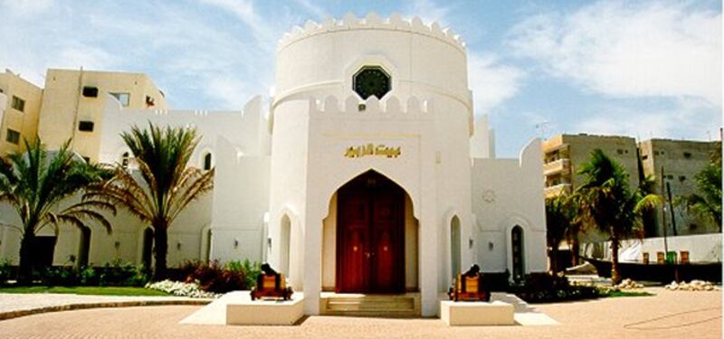 (في وسعنا أن نحمل العالم في قمصان قصائدنا) أمسية شعرية باللغتين العربية والإنجليزية في منصات بيت الزبير