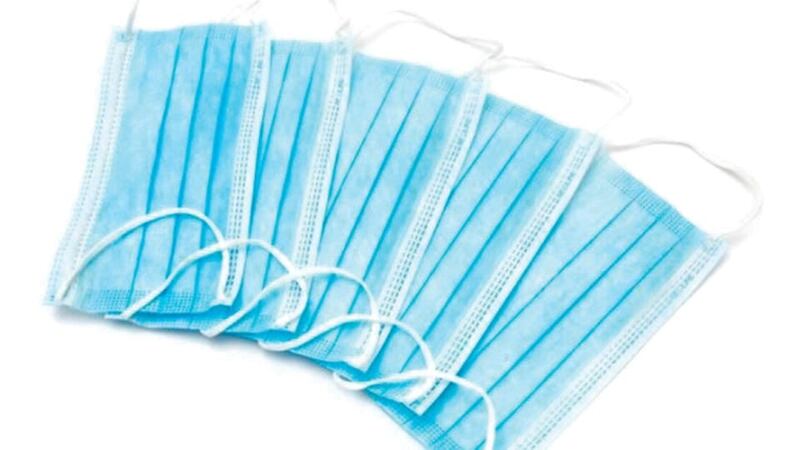 بعد تصديرها خارج السلطنة: تعميم بمنع بيع الكمامات ومطهر اليدين بالجملة