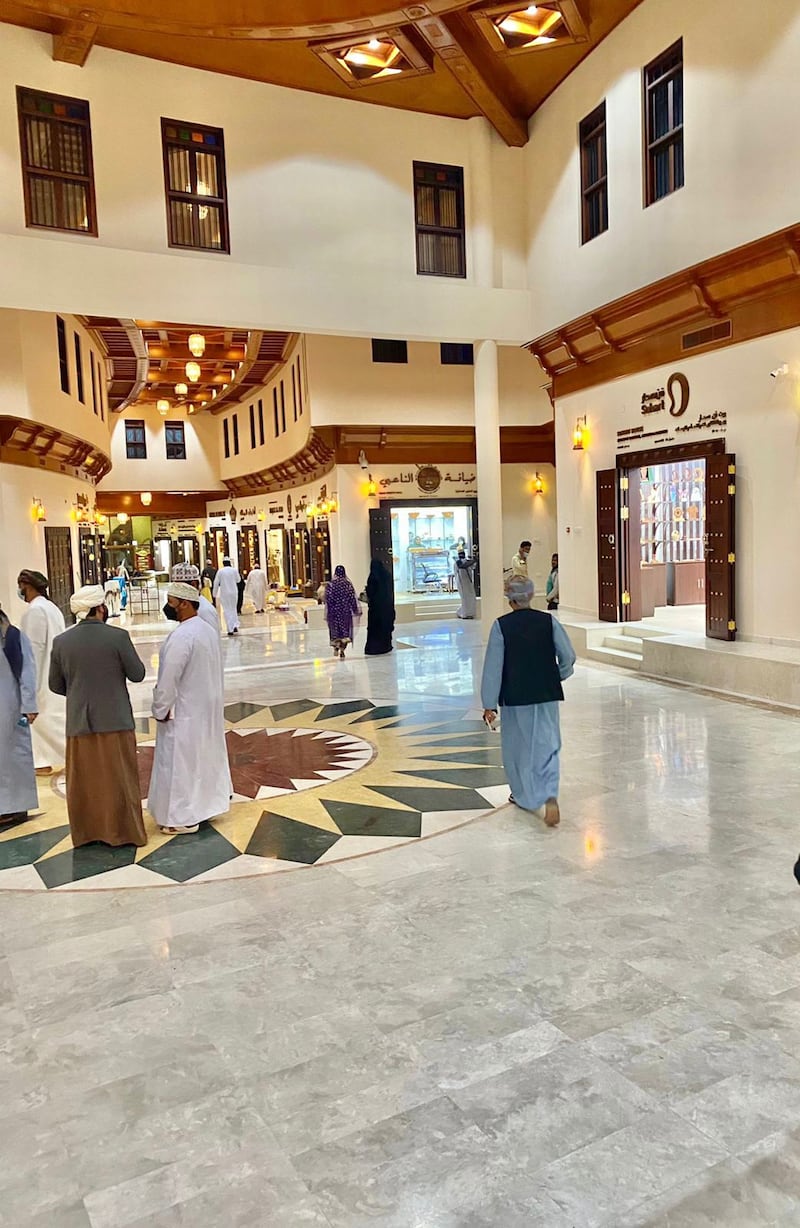 بعد إغلاقه لـ 8 أعوام: سوق صحار يعود للحياة بحلة جديدة