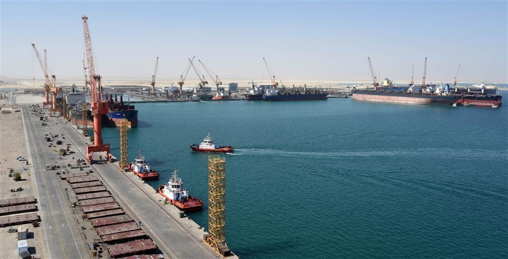 ميناء الدقم يستقبل معدات خاصة للبدء في مشروعات حقول النفط