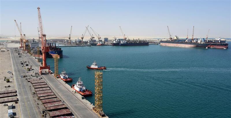 ميناء الدقم يستقبل معدات خاصة للبدء في مشروعات حقول النفط